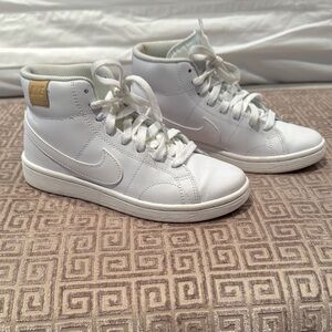 Nike women's court royale 2 mid high top sneakers size 6